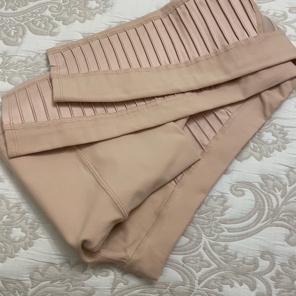 Alo yoga pants - Picture 5 of 6